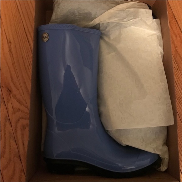 ๐Beautiful Blue UGG๐ - Picture 4 of 5